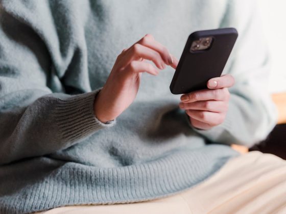 aster-cloud-sms-pexels-tim-samuel-6697306